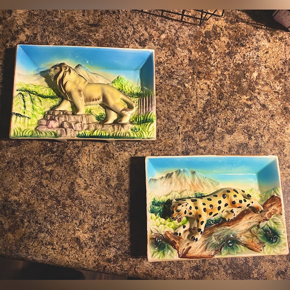 UNIQUE, Hand-painted, vintage ceramic Tiger and Lion plaque 🦁🐅🦄 - Picture 2 of 4